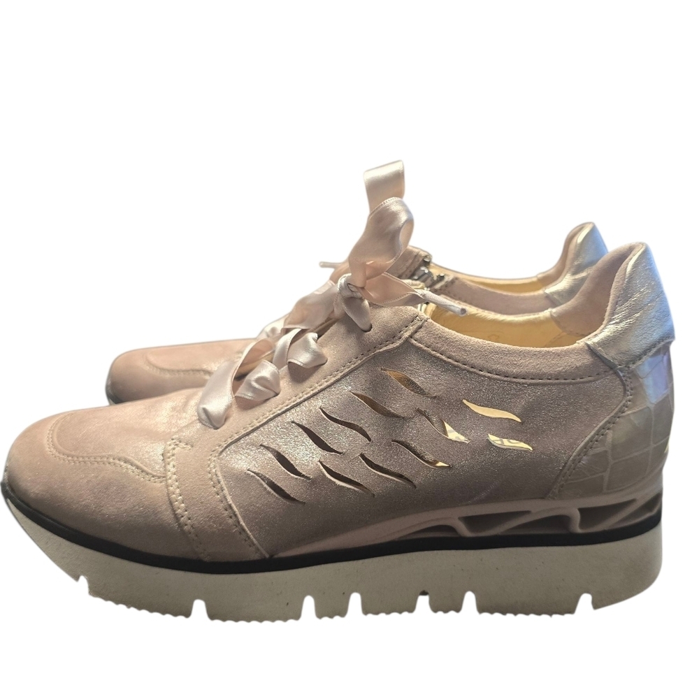 SOFTWAVES Rose Gold  Women's Sneakers Sz. 7.5M (37.5)